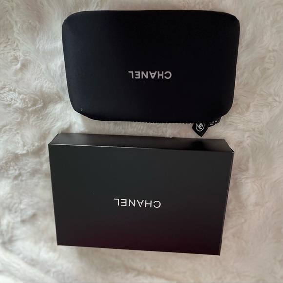 Black make up pouch bag from Chanel Beauty range. - Picture 4 of 4